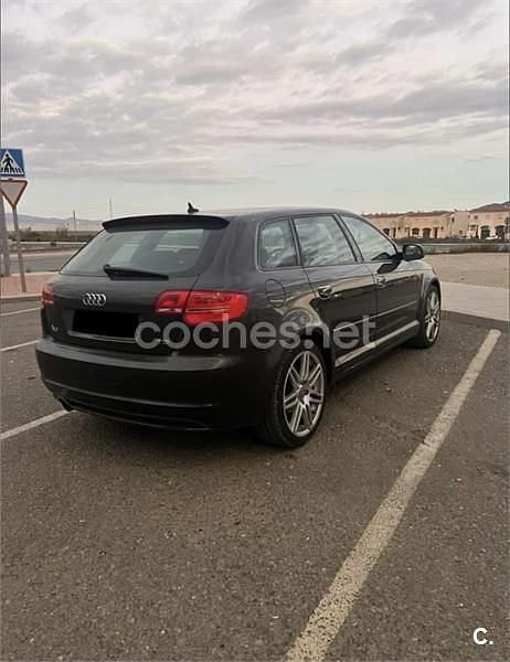 Usado Audi A3 S-Line 140 CV (102 kW) 2011 Granate Berlina