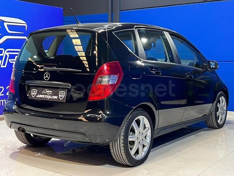 Usado Mercedes A180 Avantgarde 109 CV (80 kW) 2010 Negro Monovolumen