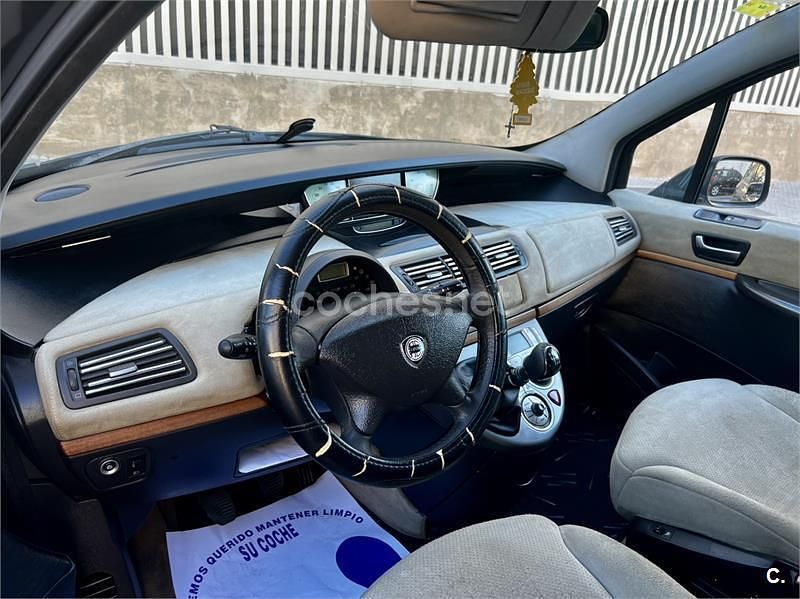 Usado Lancia Phedra 128 CV (94 kW) 2005 Negro Monovolumen