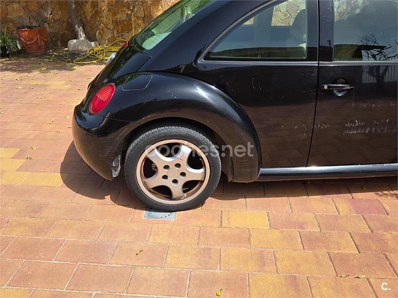 Usado VW New Beetle 150 CV (110 kW) 2002 Negro Utilitario
