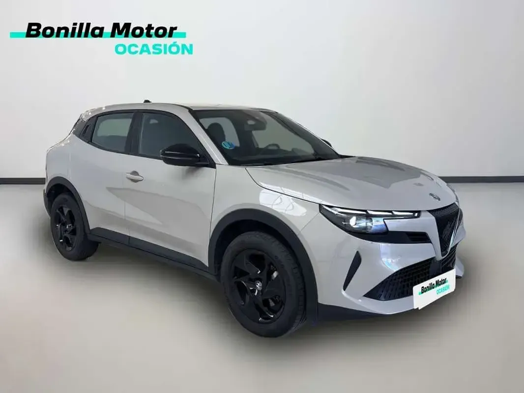 Usado Alfa Romeo Junior 136 CV (100 kW) 2025 Gris SUV