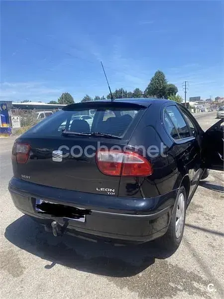 Usado Seat Leon Stella 110 CV (80 kW) 2002 Negro Utilitario
