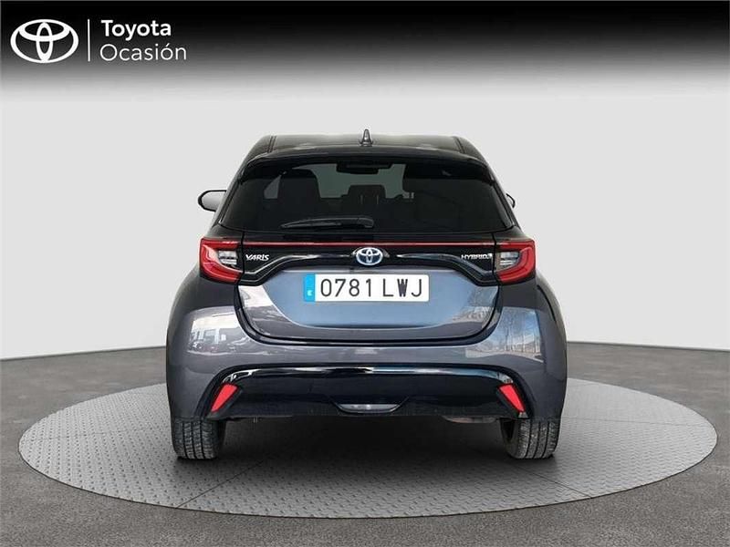 Usado Toyota Yaris Hybrid Style 116 CV (85 kW) 2022 Monovolumen
