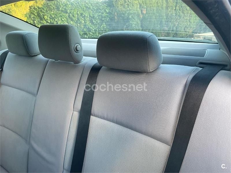 Usado BMW 318 122 CV (89 kW) 2007 Gris / plata Berlina