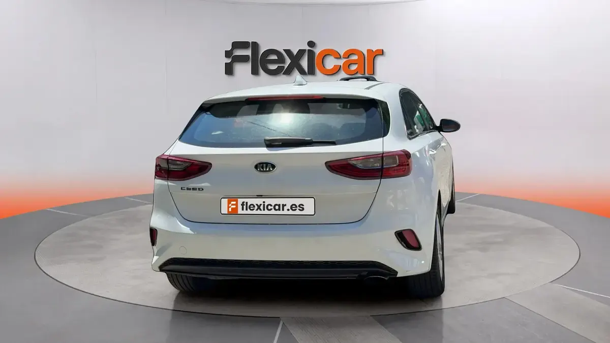 Usado Kia Ceed 115 CV (84 kW) 2019 Blanco Utilitario