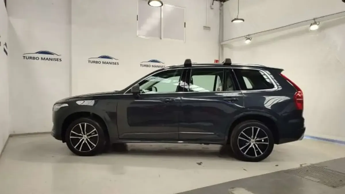 Käytetty Volvo XC90 Momentum 235 HP (172 kW) 2020 Harmaa Katumaasturi