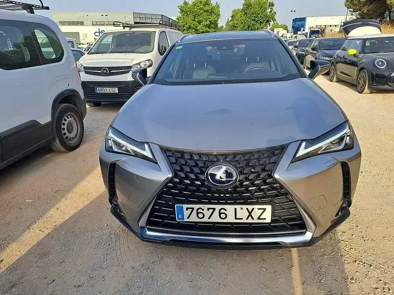 Usado Lexus UX Business Edition 184 CV (135 kW) 2022 Gris / plata SUV