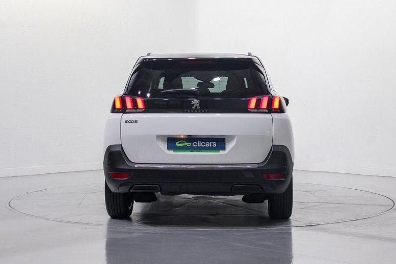 Usado Peugeot 5008 Allure 130 CV (95 kW) 2019 Blanco SUV