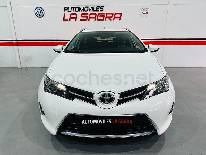 Usado Toyota Auris Business Edition 132 CV (97 kW) 2015 Blanco Familiar