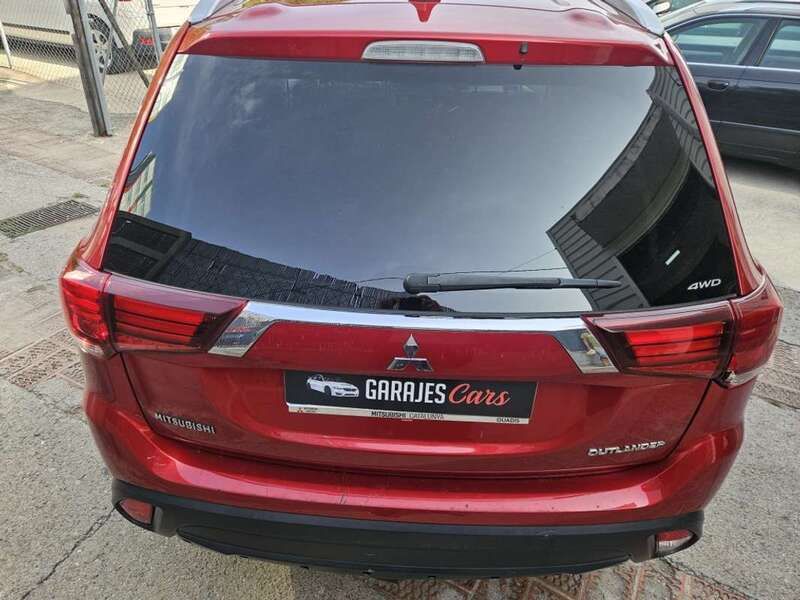 Usado Mitsubishi Outlander Motion 150 CV (110 kW) 2017 Rojo SUV