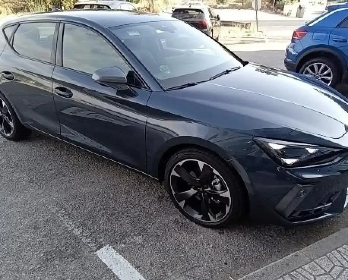 Usado Cupra Leon 150 CV (110 kW) 2025 Gris/plata