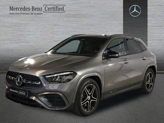 Usado Mercedes GLA200 AMG line 150 CV (110 kW) 2025 Gris montaña SUV
