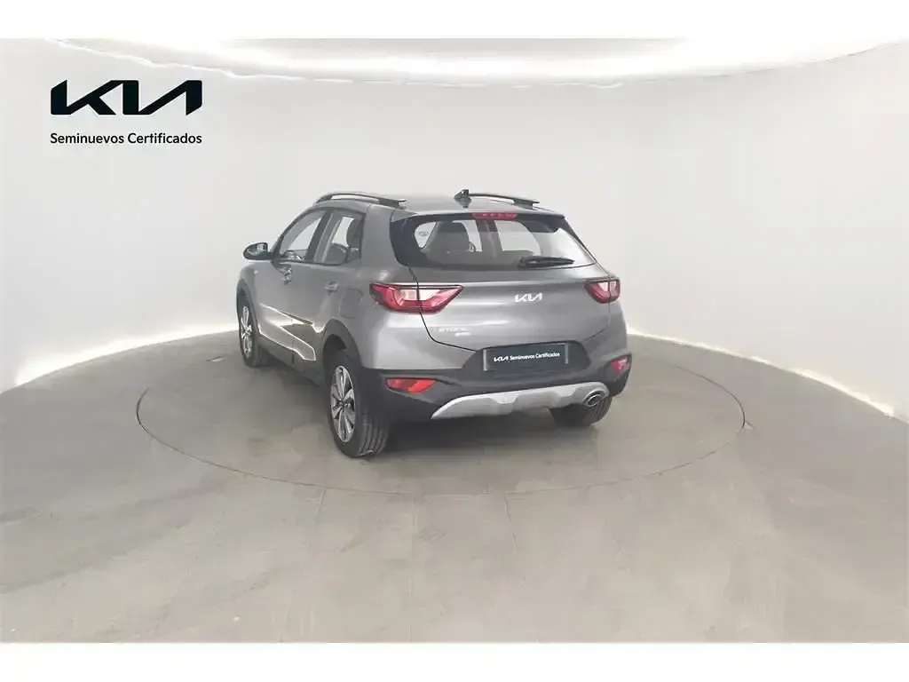 Usado Kia Stonic 100 CV (73 kW) 2025 Gris SUV