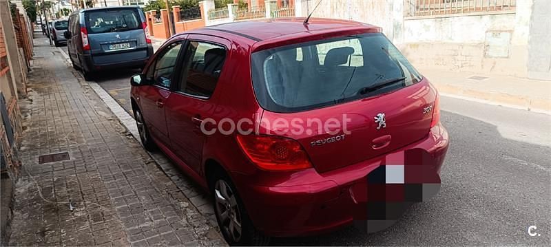 Usado Peugeot 307 110 CV (80 kW) 2006 Granate Berlina