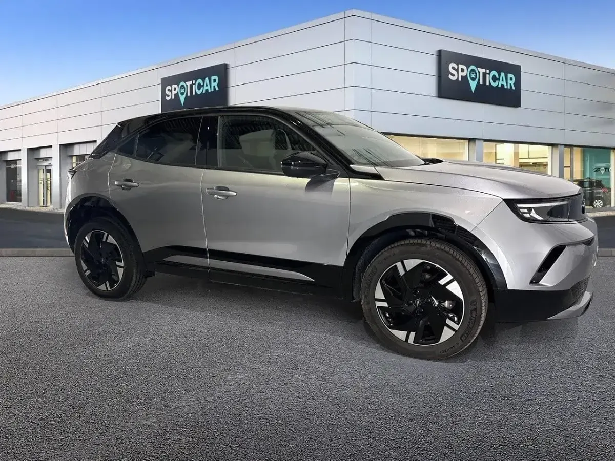 Usado Opel Mokka-e 114 kW (156 CV) 2025 Gris SUV