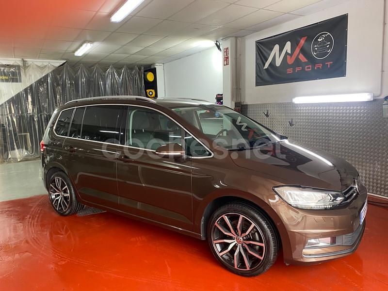 Usado VW Touran Advance 150 CV (110 kW) 2017 Marrón Monovolumen