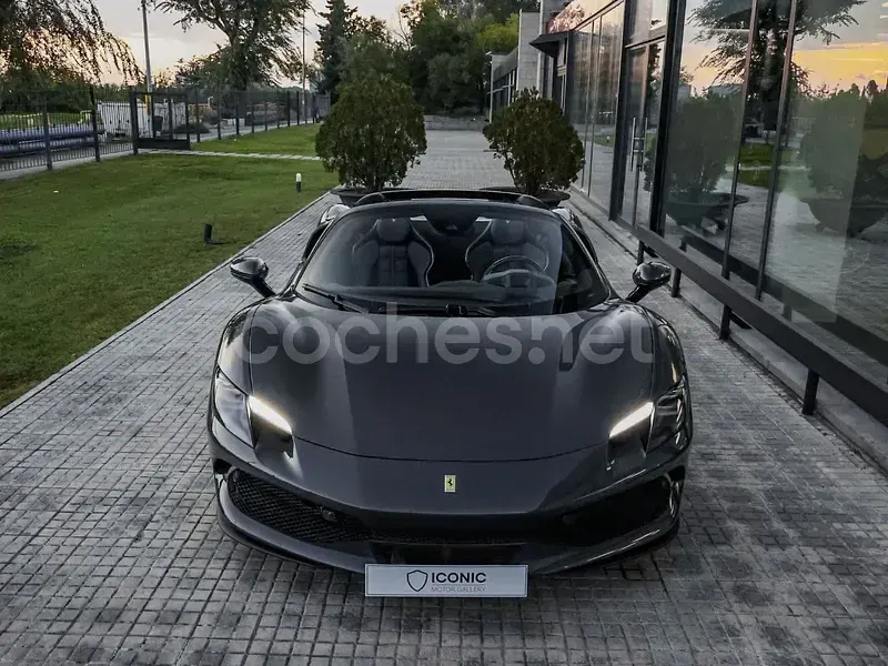Usado Ferrari 296 831 CV (611 kW) 2024 Gris / plata Coupe