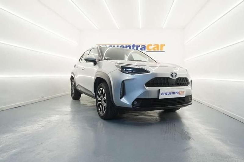 Usado Toyota Yaris Cross Active 116 CV (85 kW) 2024 Plateado SUV