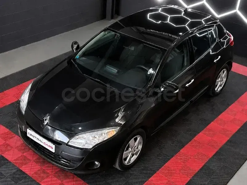 Usado Renault Mégane III Dynamique 105 CV (77 kW) 2009 Negro Berlina