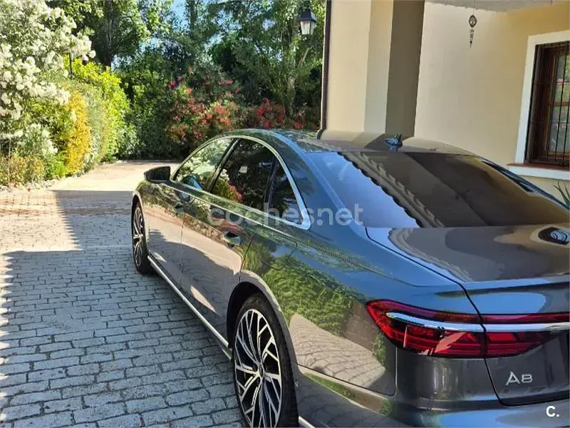 Usado Audi A8 286 CV (210 kW) 2025 Gris / plata Berlina