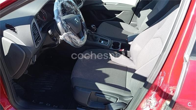 Usado Seat Leon ST Style 130 CV (95 kW) 2020 Rojo Familiar