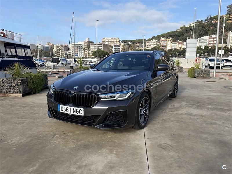 Gris / plata Usado 2023 BMW 530e Familiar | 49.500 € - Imagen 1/4