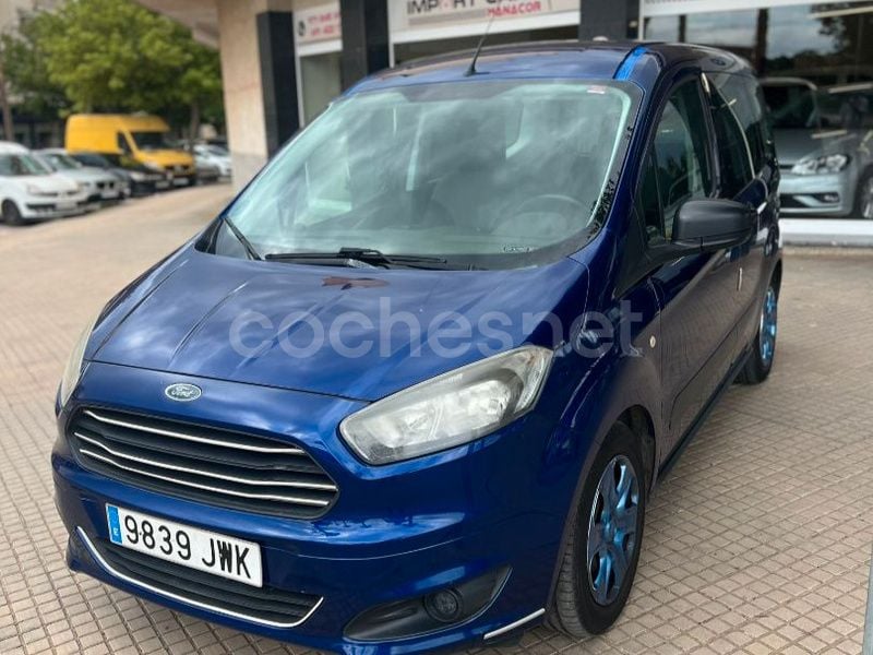 Usado Ford Tourneo Courier Ambiente 100 CV (73 kW) 2017 Azul Monovolumen