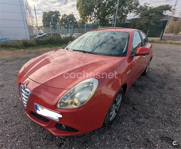 Usado Alfa Romeo Giulietta Distinctive 105 CV (77 kW) 2011 Rojo Berlina