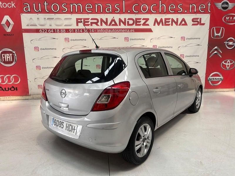 Usado Opel Corsa Essentia 85 HP (62 kW) 2011 Cinzento Citadino