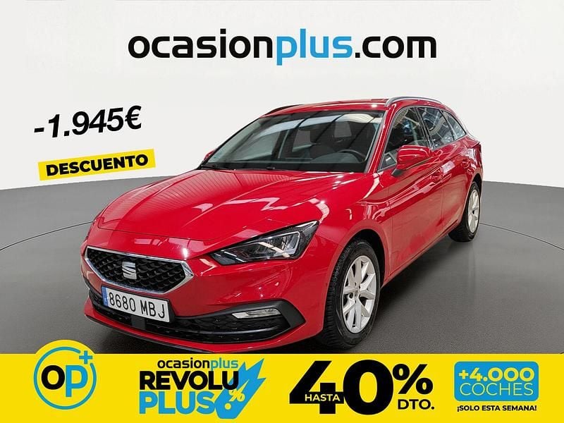 Usado Seat Leon Style 110 CV (80 kW) 2022 Rojo Familiar