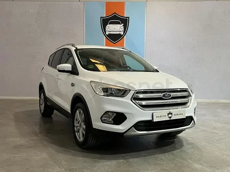 Usado Ford Kuga Trend 120 CV (88 kW) 2020 Blanco SUV