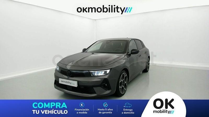 Usado Opel Astra 180 CV (132 kW) 2023 Gris / plata Berlina