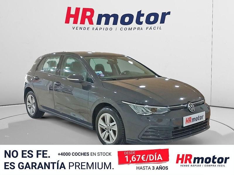 Usado VW Golf VIII Life 150 CV (110 kW) 2021 Gris / plata Berlina