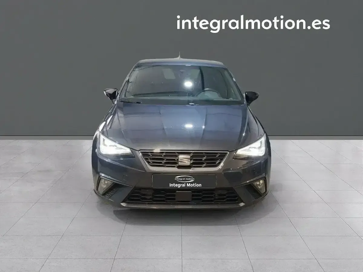 Usado Seat Ibiza FR 115 CV (84 kW) 2024 Gris Utilitario