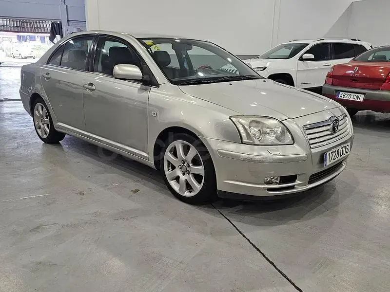 Käytetty Toyota Avensis Executive 147 HP (108 kW) 2005 Peessi Sedan