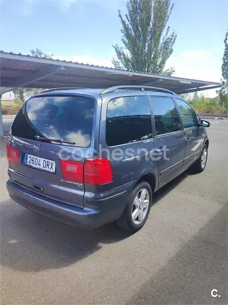 Usado Seat Alhambra Sport 130 CV (95 kW) 2005 Azul Monovolumen