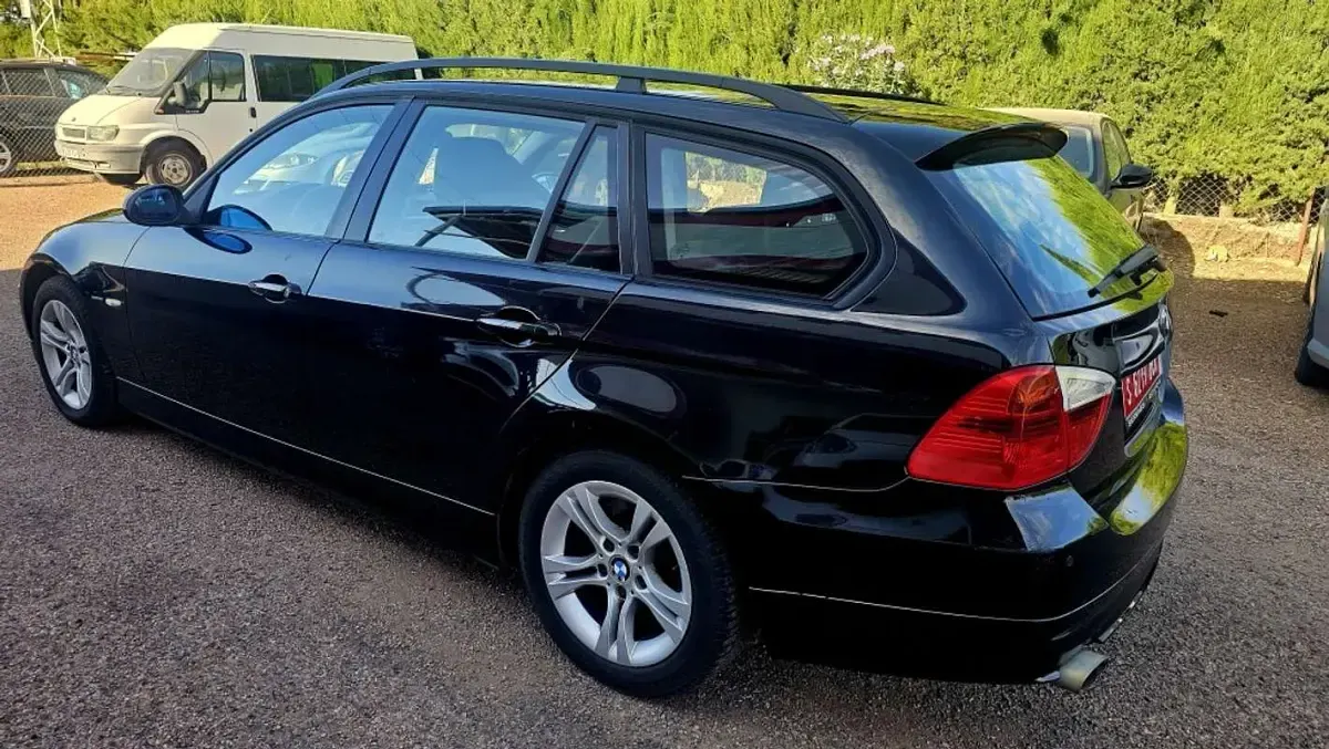 Usado BMW 318 143 CV (105 kW) 2009 Negro Familiar