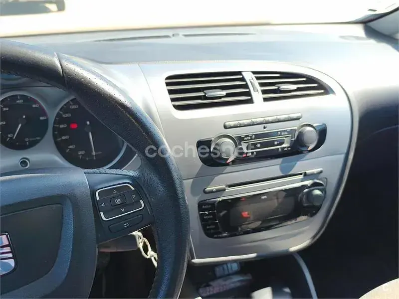 Usado Seat Leon Style 105 HP (77 kW) 2010 Branco Citadino
