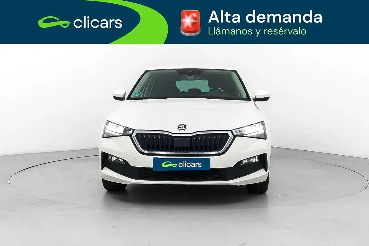 Usado Skoda Scala Ambition 110 CV (80 kW) 2022 Blanco Utilitario