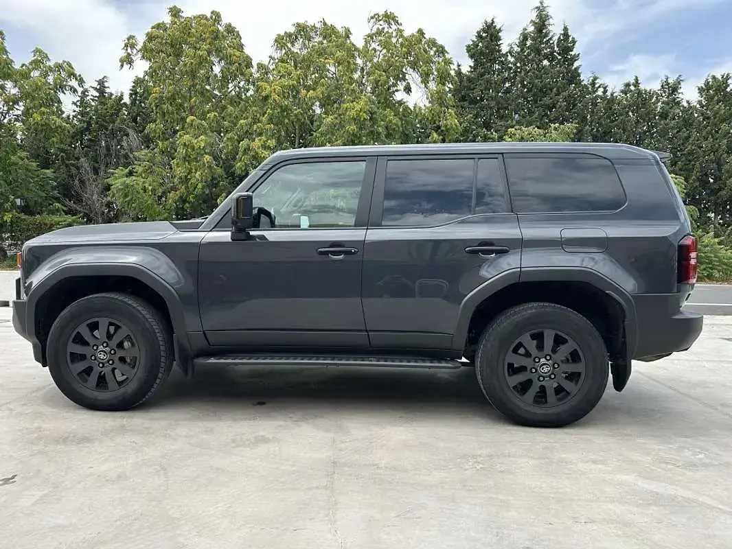 Usado Toyota Land Cruiser 207 CV (152 kW) 2024 Gris SUV