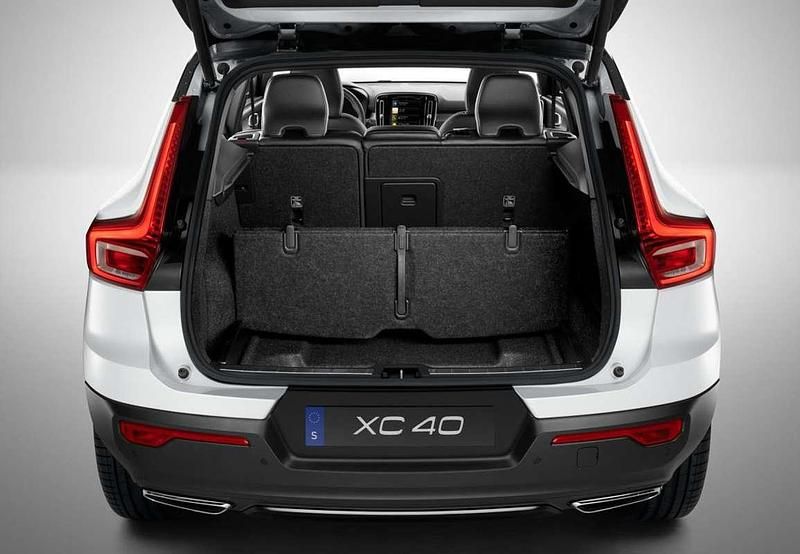 Usado Volvo XC40 Core 163 CV (119 kW) 2022 Gris SUV