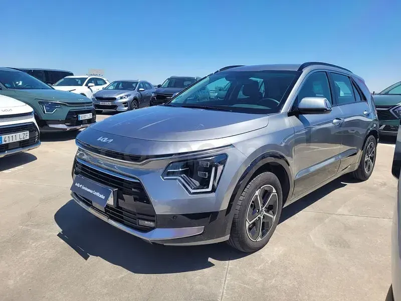 Usado Kia Niro 141 CV (103 kW) 2022 Gris / plata SUV