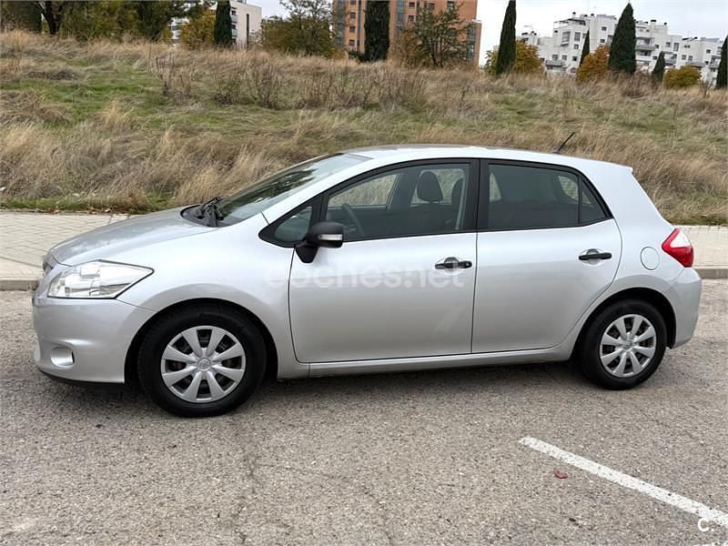 Usado Toyota Auris Active 90 CV (66 kW) 2012 Gris / plata Berlina