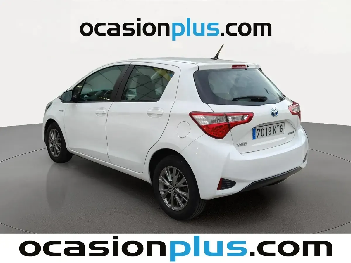 Usado Toyota Yaris Hybrid Active 100 CV (73 kW) 2019 Blanco Utilitario