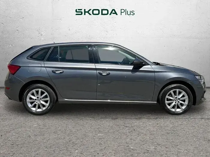 Usado Skoda Scala Active 110 CV (80 kW) 2022 Gris Utilitario