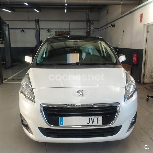 Usado Peugeot 5008 Allure 120 CV (88 kW) 2016 Blanco Monovolumen