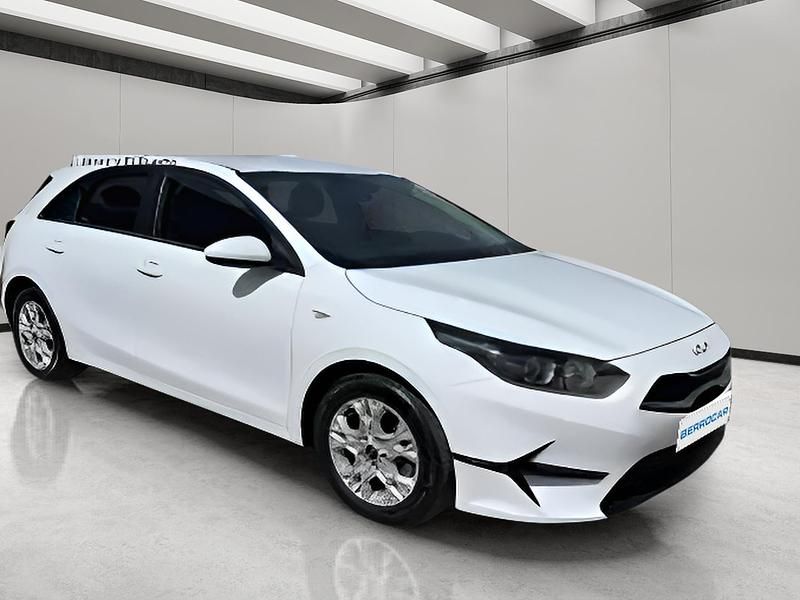 Blanco Usado 2023 Kia Ceed Utilitario | 18.500 € (Precio justo) - Imagen 1/4