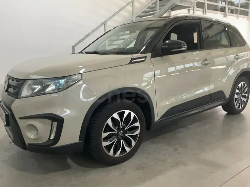 Usado Suzuki Vitara GLX 120 CV (88 kW) 2016 Beige SUV