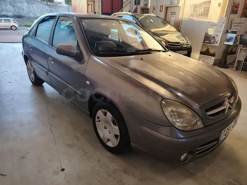 Begagnad Citroën Xsara 90 HK (66 kW) 2004 Grå Sedan
