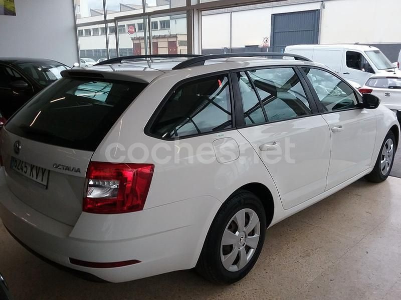 Usado Skoda Octavia Active 115 CV (84 kW) 2019 Blanco Familiar